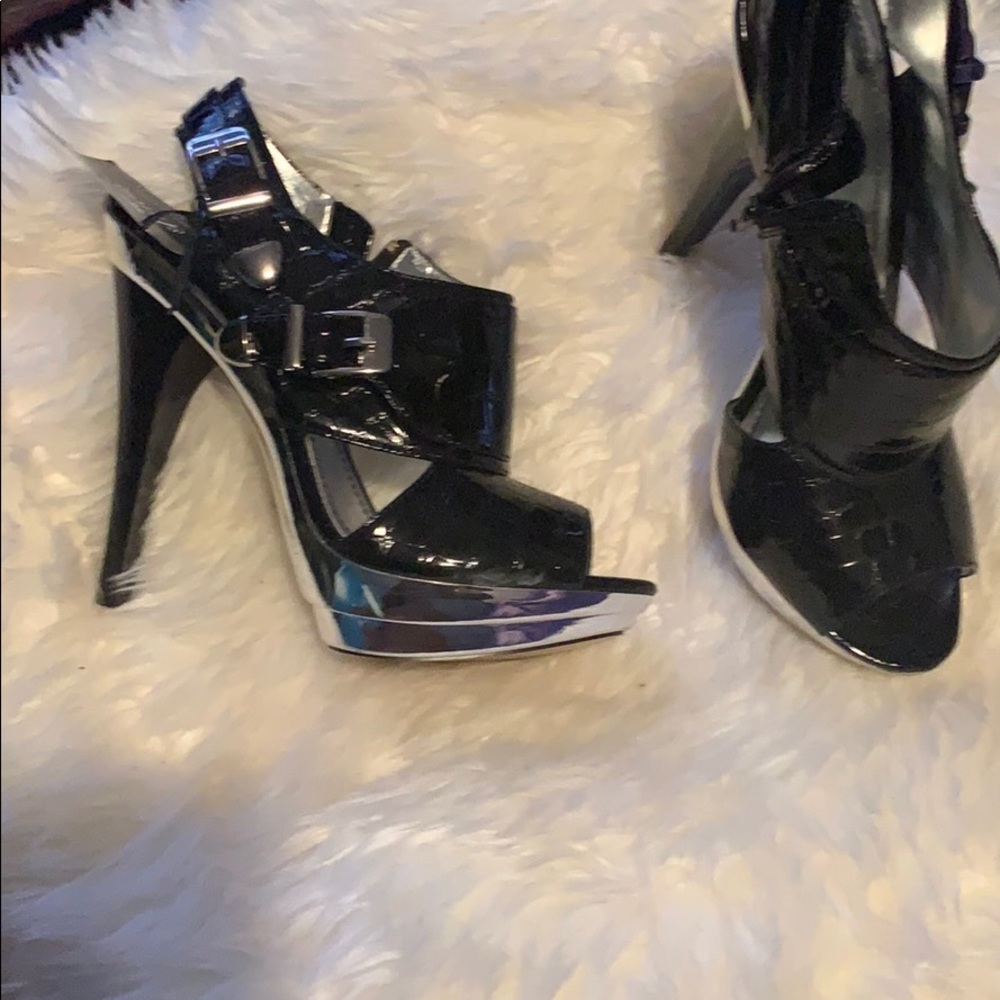 Black Pumps